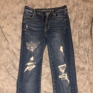 These are American eagle jeans barley worn. Skinny super stretch size 0.